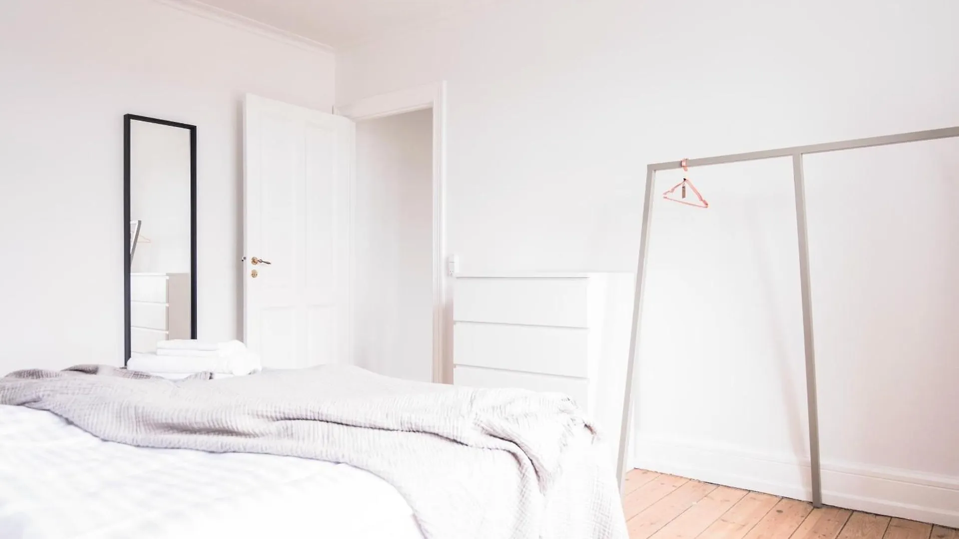 Апартаменты Beautiful 2-Bed With Large Balcony Копенгаген 0*,  Дания